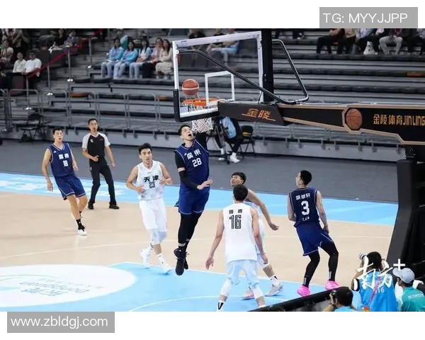 广州与辽宁篮球赛激战正酣球迷热情高涨期待精彩对决